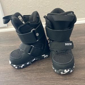 Size 7C toddler Burton black snowboard boots